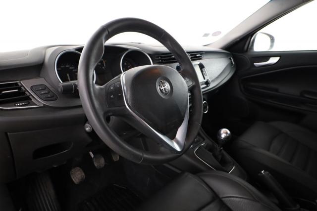 Alfa Romeo Giulietta image 5