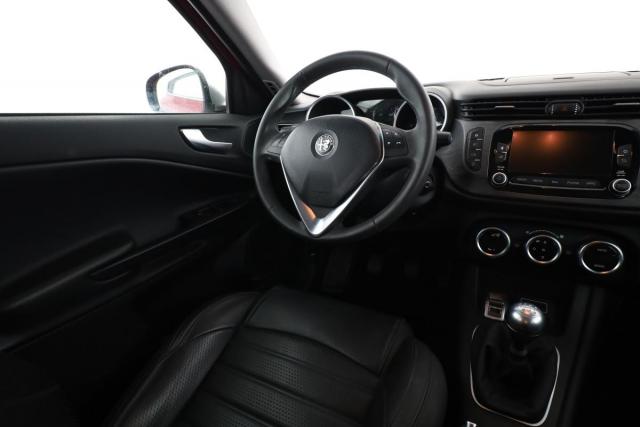 Alfa Romeo Giulietta image 7
