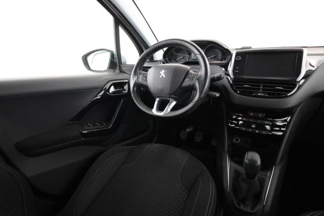 Peugeot 208 image 9