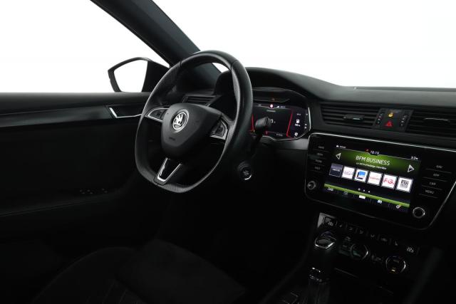 Skoda Superb Combi image 8