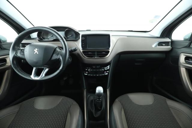 Peugeot 2008 image 8