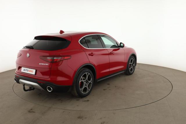 Alfa Romeo Stelvio image 2