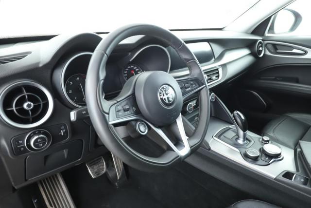 Alfa Romeo Stelvio image 7