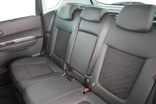Peugeot 3008 image 2