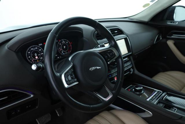 Jaguar F-Pace image 9
