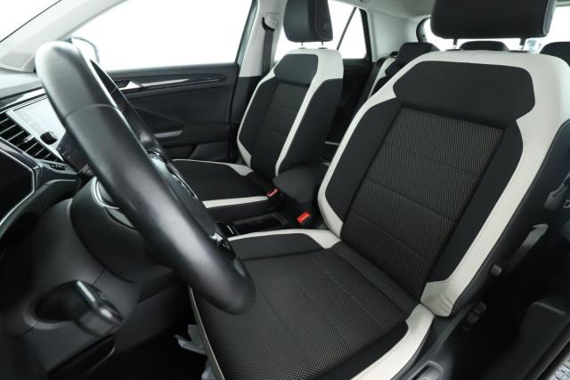 Volkswagen T-Roc image 2