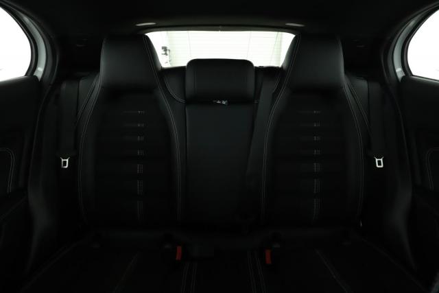 Mercedes Benz Gla image 2