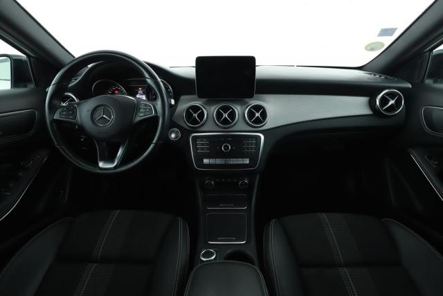 Mercedes Benz Gla image 1