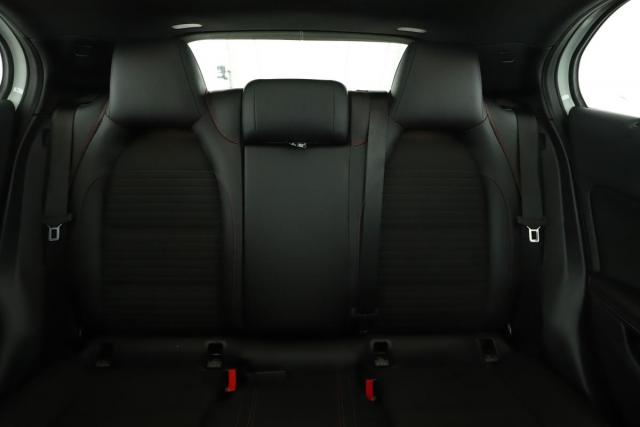 Mercedes Benz Gla image 9