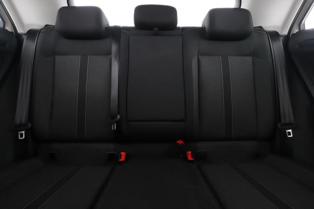 Volkswagen T-Roc image 3