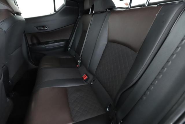 Toyota C-Hr image 2