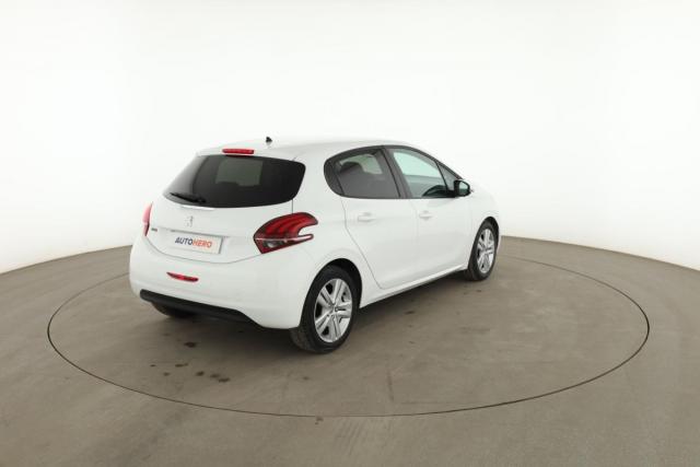 Peugeot 208 image 1