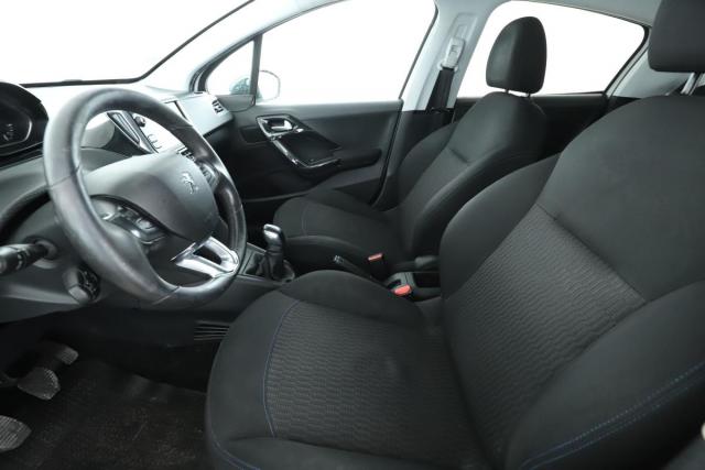 Peugeot 208 image 7