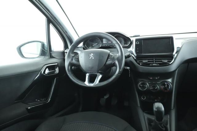 Peugeot 208 image 8