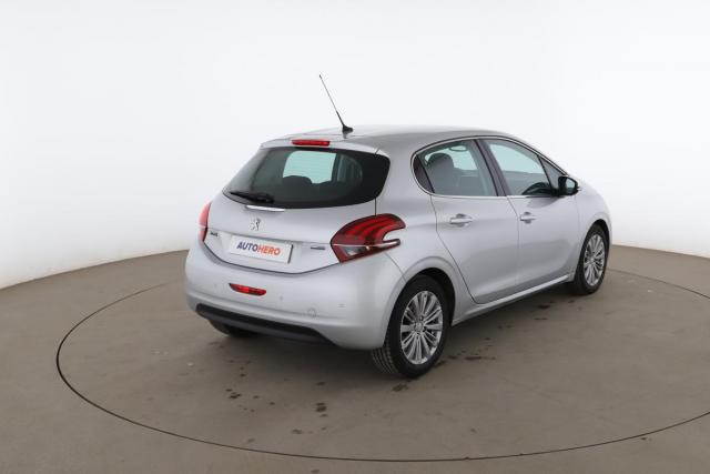 Peugeot 208 image 7