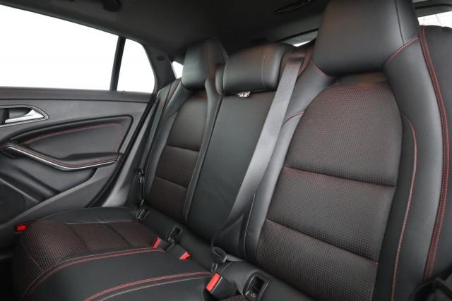 Mercedes Benz Cla Shooting Brake image 7