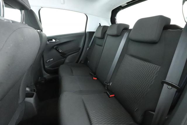 Peugeot 208 image 2