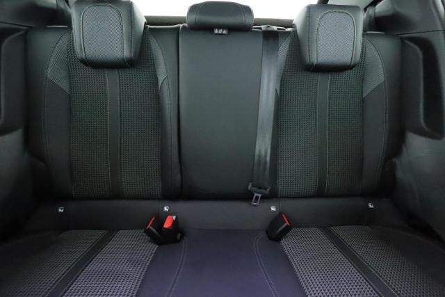 Peugeot 2008 image 6