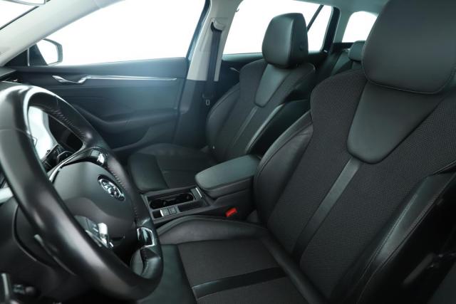 Skoda Octavia image 6