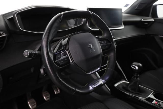 Peugeot 2008 image 9