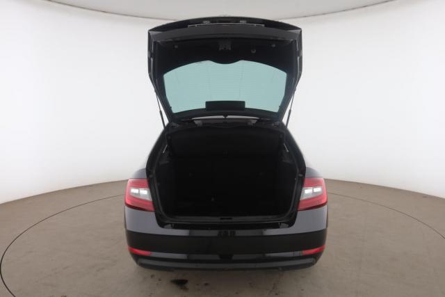 Skoda Octavia image 2