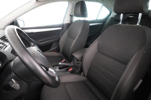 Skoda Octavia image 8