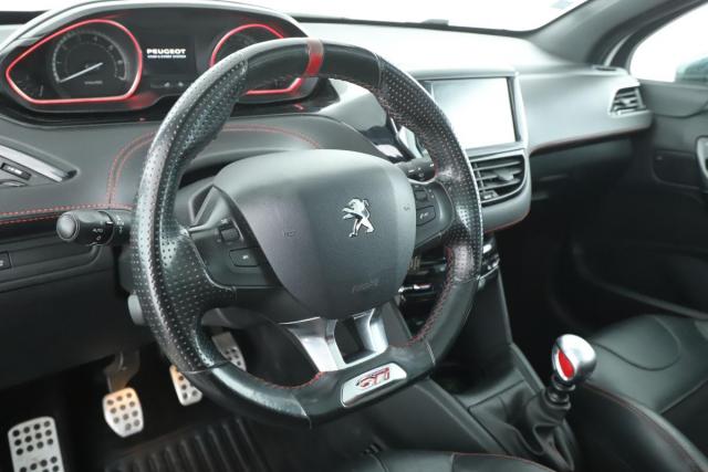 Peugeot 208 image 7