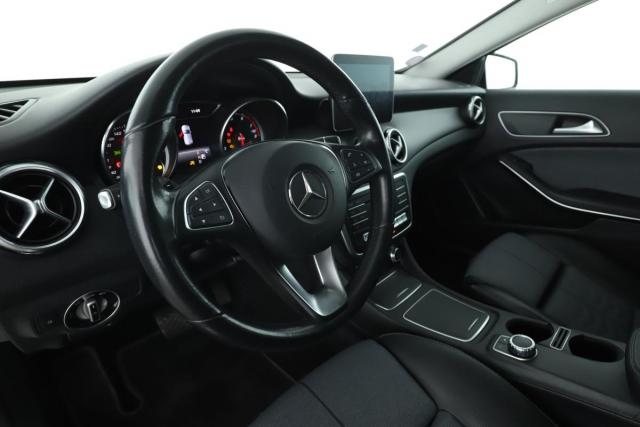 Mercedes Benz Gla image 2