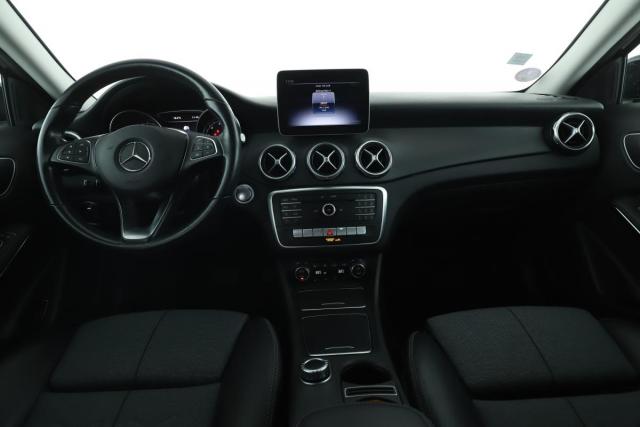 Mercedes Benz Gla image 1