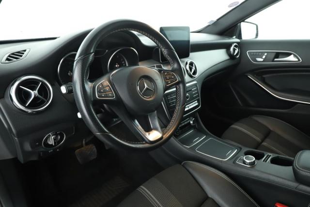 Mercedes Benz Gla image 8