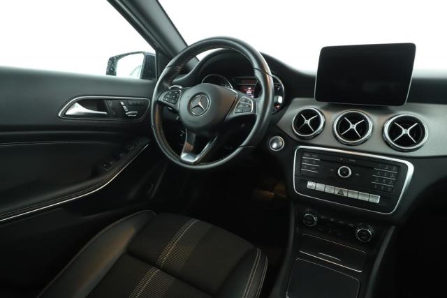 Mercedes Benz Gla image 9