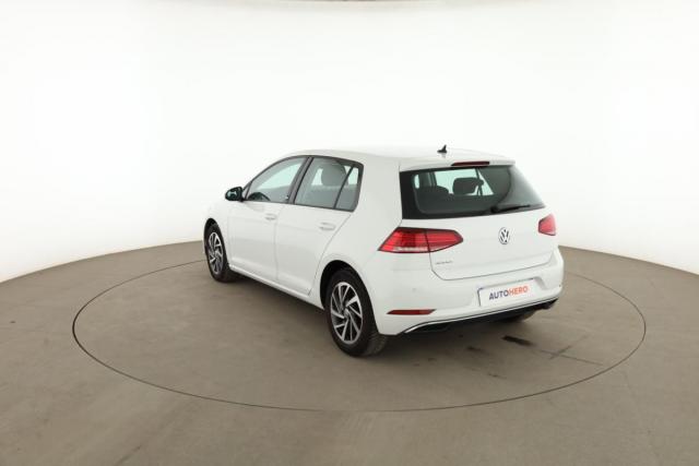 Volkswagen Golf image 9