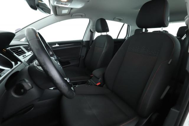 Volkswagen Golf image 8