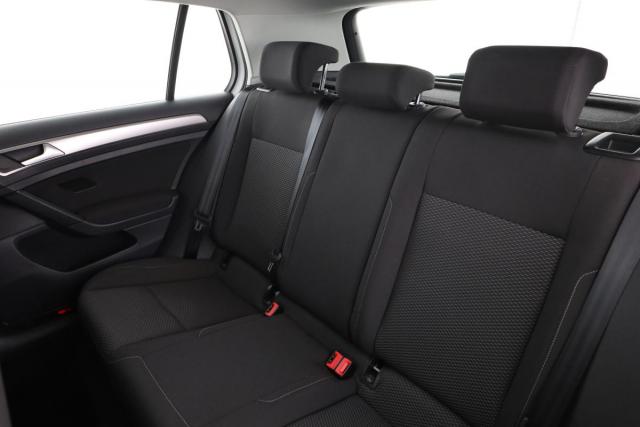 Volkswagen Golf image 9