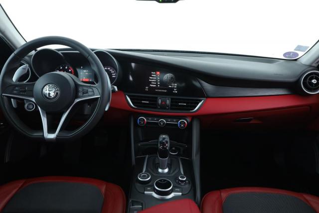 Alfa Romeo Giulia image 2