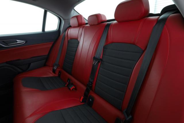 Alfa Romeo Giulia image 7