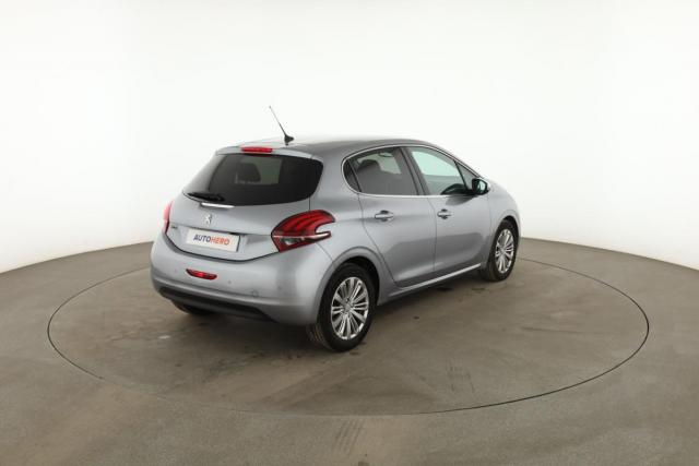 Peugeot 208 image 2
