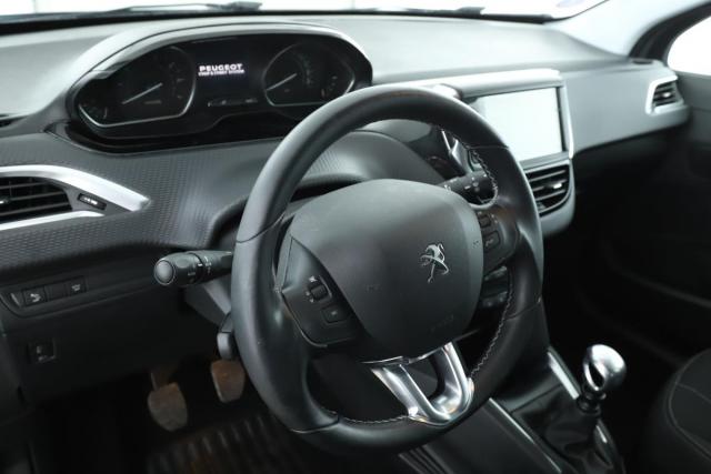Peugeot 208 image 9