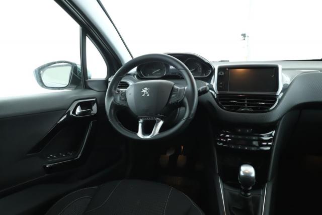 Peugeot 208 image 6