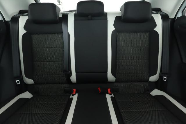 Volkswagen T-Roc image 3