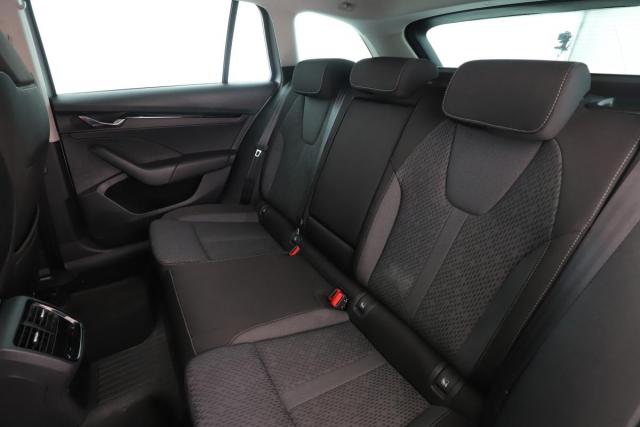 Skoda Octavia image 2