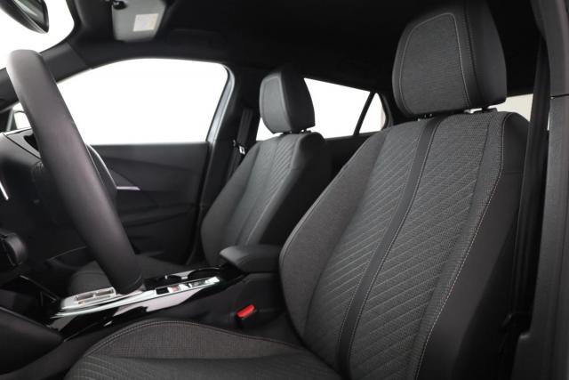 Peugeot 2008 image 2