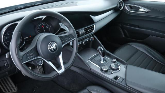 Alfa Romeo Giulia image 2
