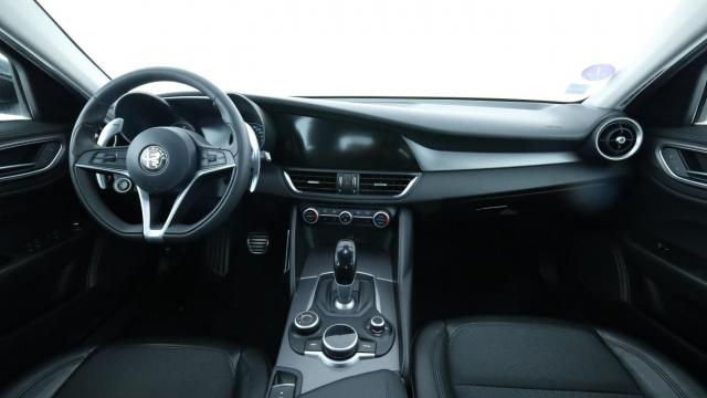 Alfa Romeo Giulia image 6