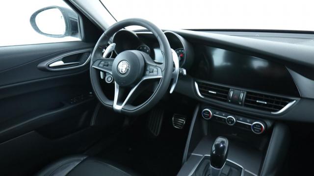 Alfa Romeo Giulia image 9