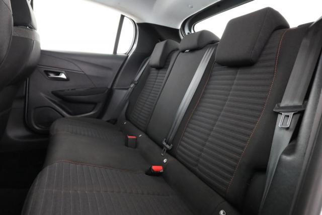 Peugeot 208 image 8