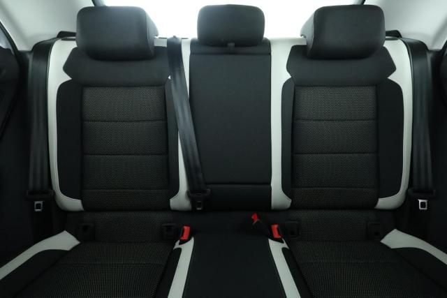 Volkswagen T-Roc image 6