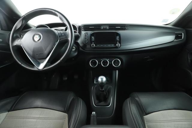 Alfa Romeo Giulietta image 8