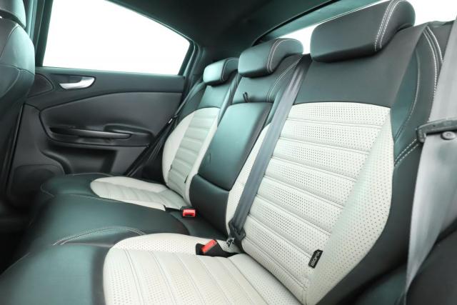 Alfa Romeo Giulietta image 9