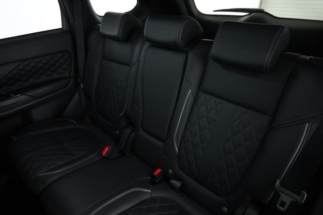 Mitsubishi Outlander image 8